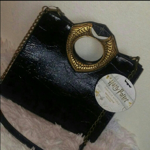 Harry Potter Danielle Nicole Marvolo GauntRing bag - Picture 5 of 8
